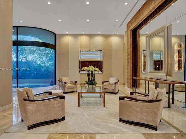 19667 Turnberry Way 7B, Aventura FL 33180