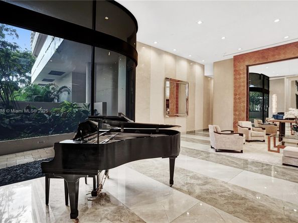 19667 Turnberry Way 7B, Aventura FL 33180