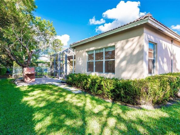 4339 W Whitewater Ave, Weston FL 33332