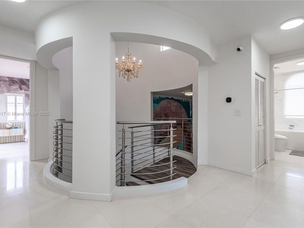 5978 Alton Rd, Miami Beach FL 33140