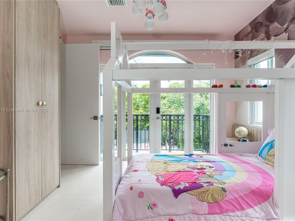 5978 Alton Rd, Miami Beach FL 33140