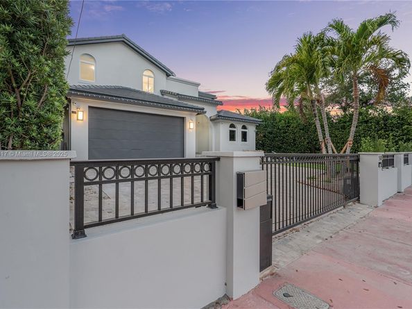 5978 Alton Rd, Miami Beach FL 33140