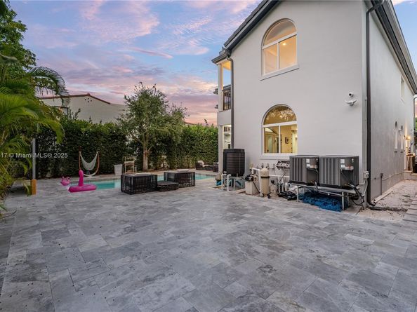 5978 Alton Rd, Miami Beach FL 33140