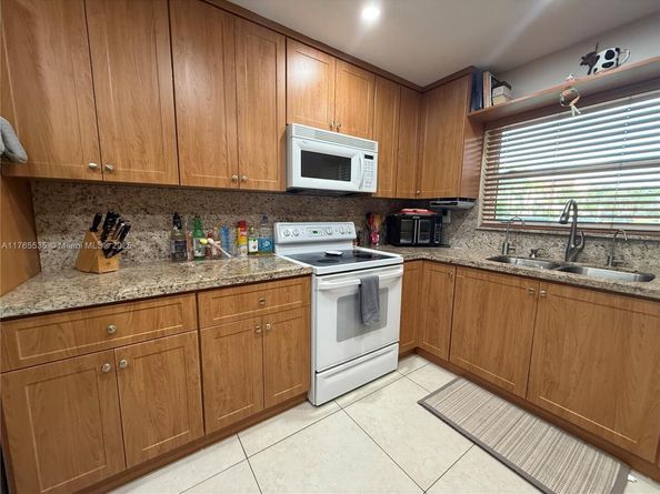 9741 Sunrise Lakes Blvd 107, Sunrise FL 33322