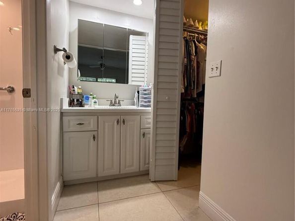 9741 Sunrise Lakes Blvd 107, Sunrise FL 33322