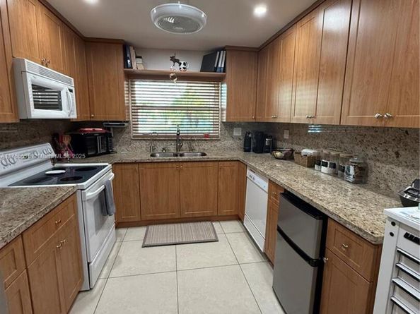 9741 Sunrise Lakes Blvd 107, Sunrise FL 33322