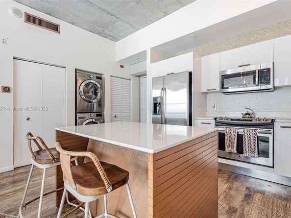 133 NE 2nd Ave 1208, Miami FL 33132