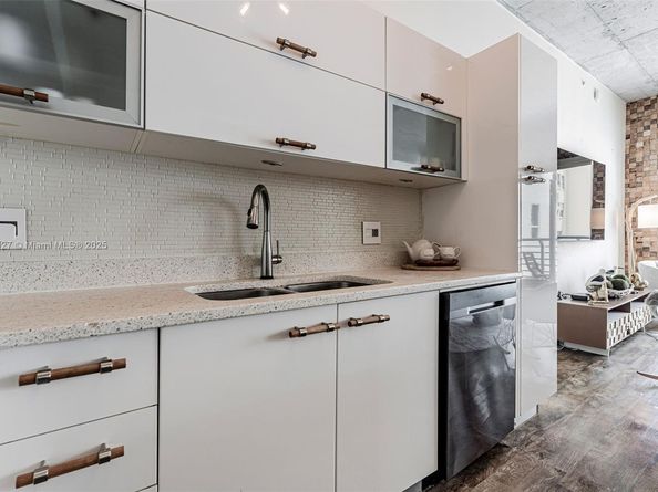133 NE 2nd Ave 1208, Miami FL 33132
