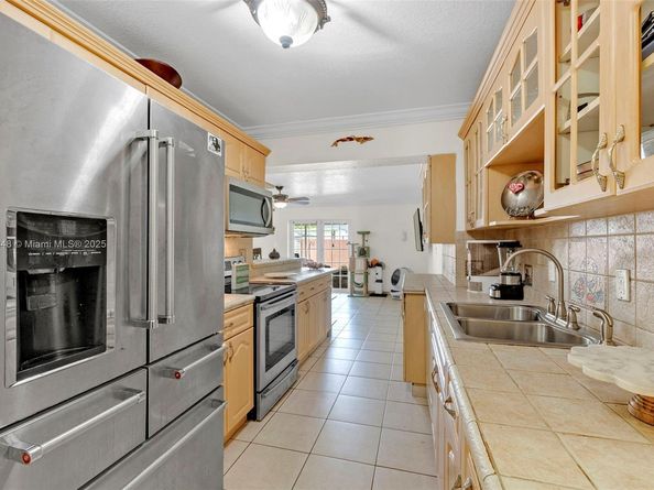 9625 SW 47th St, Miami FL 33165