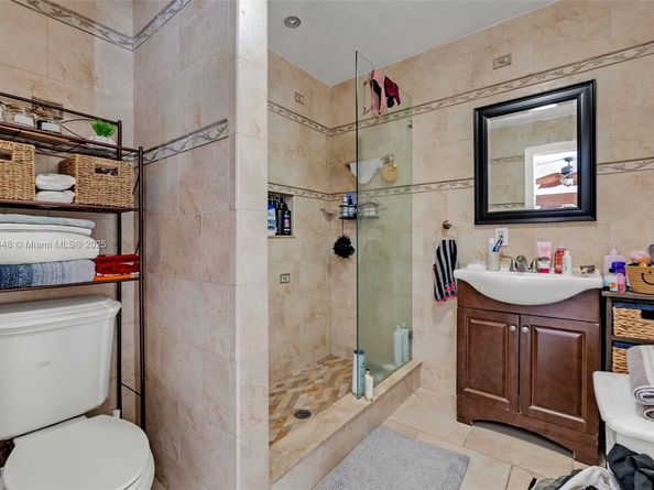9625 SW 47th St, Miami FL 33165