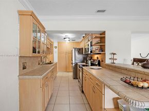 9625 SW 47th St, Miami FL 33165