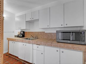 9625 SW 47th St, Miami FL 33165