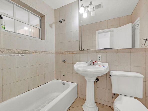 9625 SW 47th St, Miami FL 33165