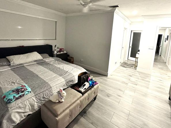 8290 Sunset Dr, Miami FL 33143