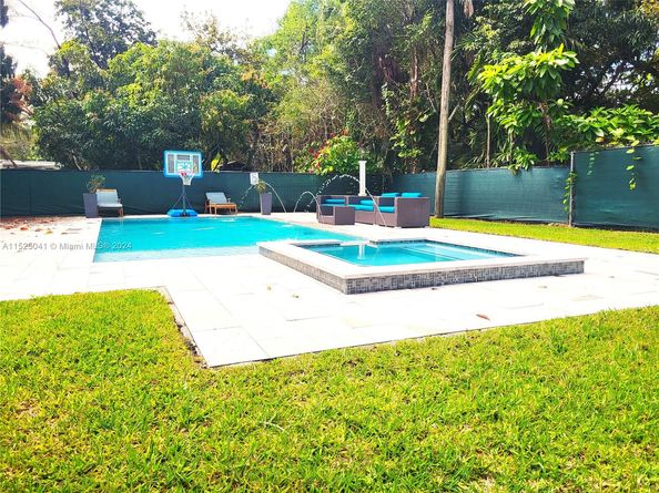 8290 Sunset Dr, Miami FL 33143