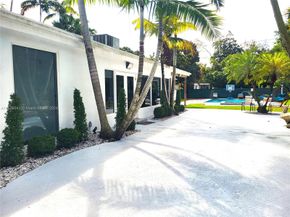 8290 Sunset Dr, Miami FL 33143