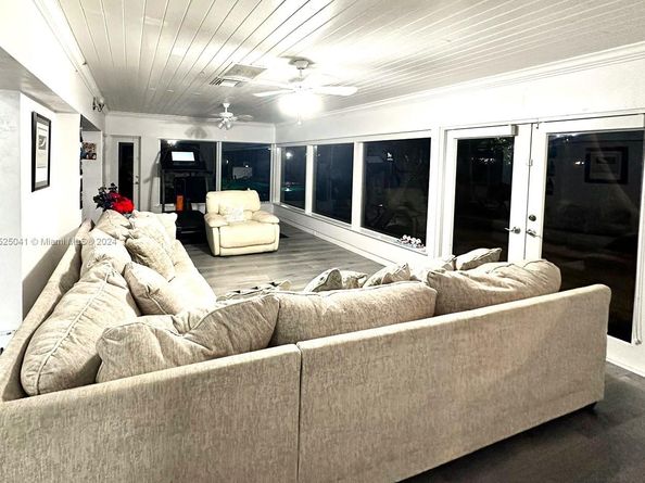 8290 Sunset Dr, Miami FL 33143