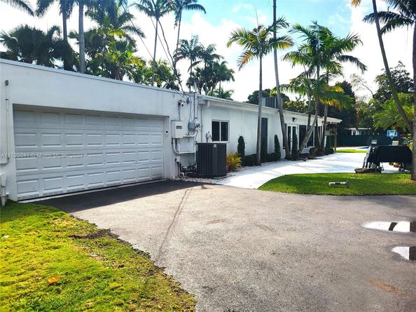 8290 Sunset Dr, Miami FL 33143