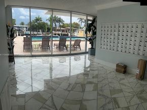2000 NE 135th St 1002, North Miami FL 33181
