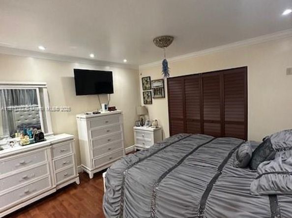 300 NW 77th Way, Pembroke Pines FL 33024