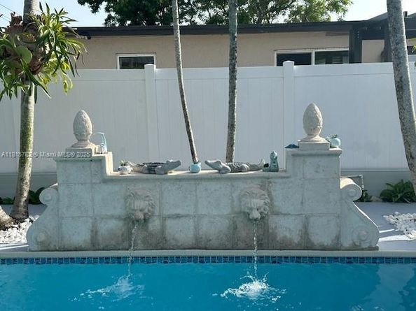 300 NW 77th Way, Pembroke Pines FL 33024