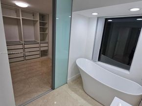 5754 NW 98th Ave, Doral FL 33178