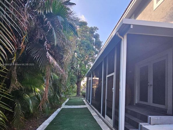 5754 NW 98th Ave, Doral FL 33178