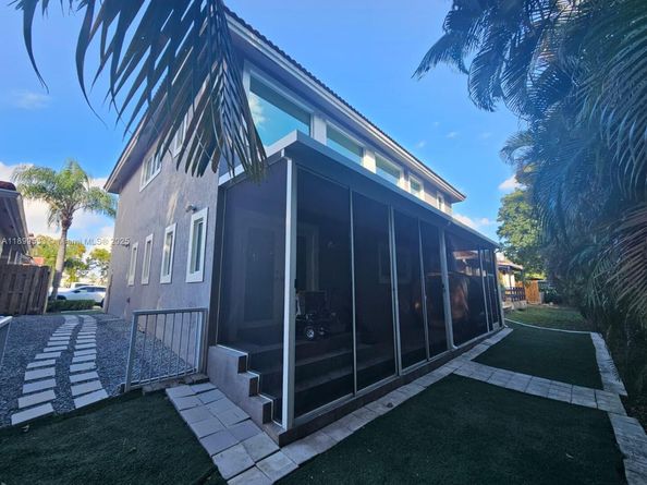 5754 NW 98th Ave, Doral FL 33178