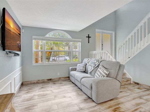 10948 NW 12th Ct, Plantation FL 33322