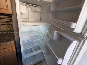 6551 NW 170th Ter, Hialeah FL 33015