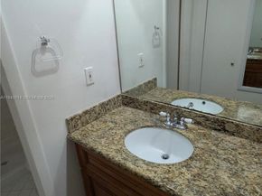 6551 NW 170th Ter, Hialeah FL 33015