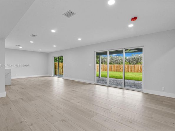 3805 Lincoln St, Hollywood FL 33021