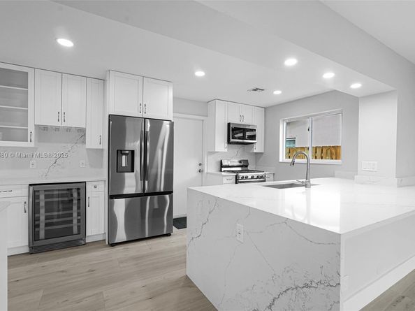 3805 Lincoln St, Hollywood FL 33021