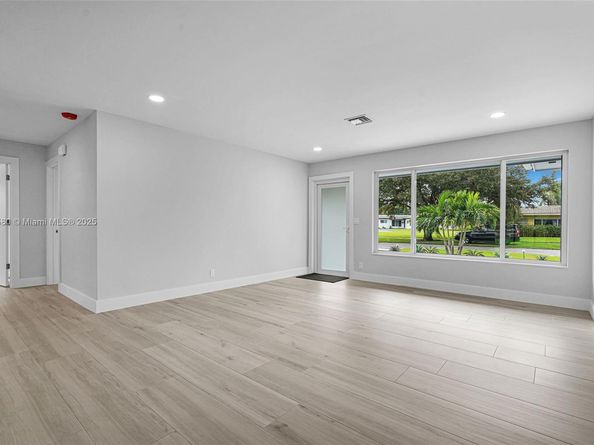 3805 Lincoln St, Hollywood FL 33021