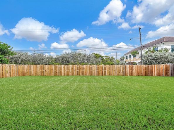 3805 Lincoln St, Hollywood FL 33021