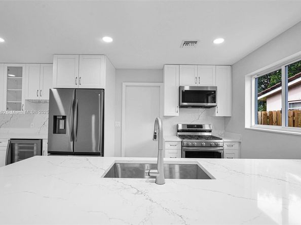 3805 Lincoln St, Hollywood FL 33021