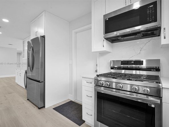 3805 Lincoln St, Hollywood FL 33021