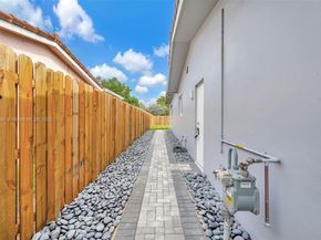 3805 Lincoln St, Hollywood FL 33021