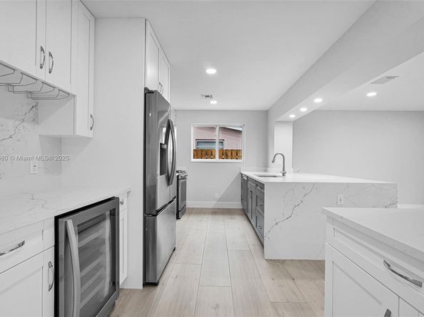 3805 Lincoln St, Hollywood FL 33021