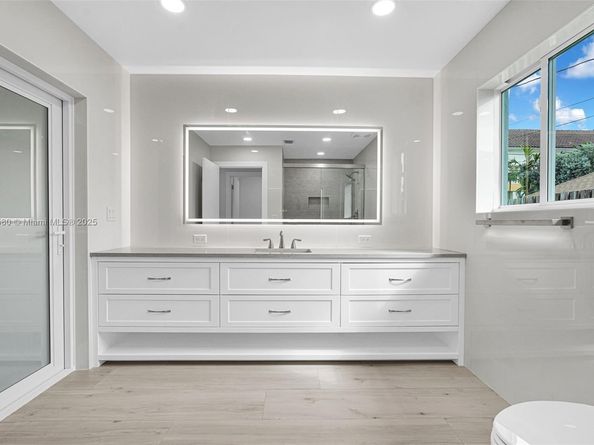 3805 Lincoln St, Hollywood FL 33021