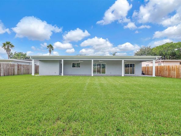 3805 Lincoln St, Hollywood FL 33021