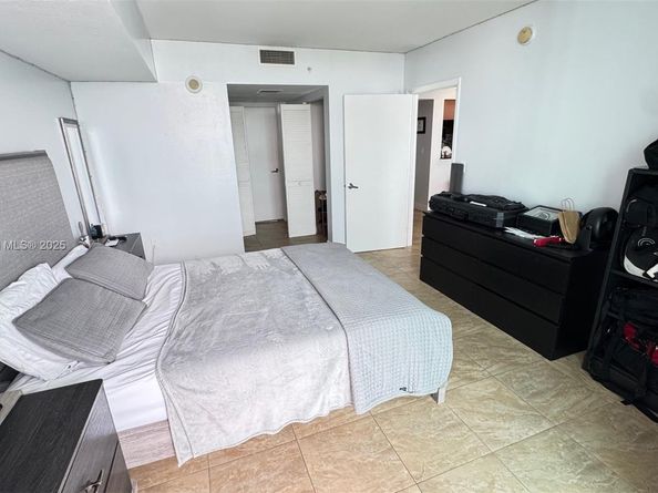 1800 N Bayshore Dr 1906, Miami FL 33132