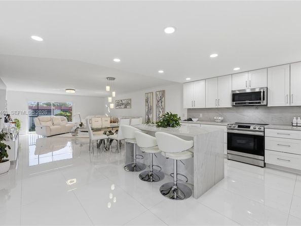 250 S Hollybrook Ter 306, Pembroke Pines FL 33025