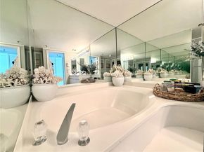 9 Island Ave 2304, Miami Beach FL 33139