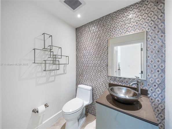 2645 Bayshore Dr 1802, Miami FL 33133