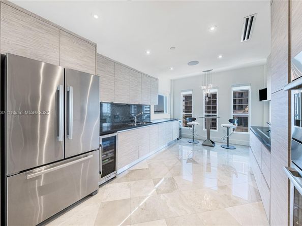 2645 Bayshore Dr 1802, Miami FL 33133