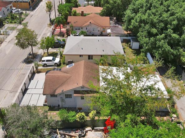 213 NW 34th Ter, Miami FL 33127