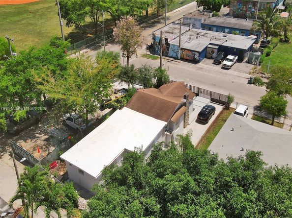 213 NW 34th Ter, Miami FL 33127