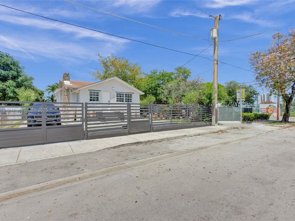 213 NW 34th Ter, Miami FL 33127