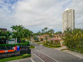 3522 NE 171st St 308, North Miami Beach FL 33160